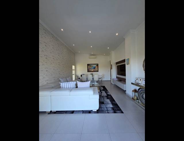 4 BEDROOM HOUSE FOR SALE IN PALM LAKES ESTATE